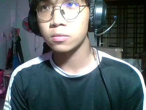 kave2033 online show from 10-25-25, 04:02