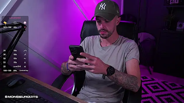 Snapshot of monsieurguitsxxx chatting on 11-09-25, 06:17 monsieurguitsxxx online show from 11-09-25, 06:17