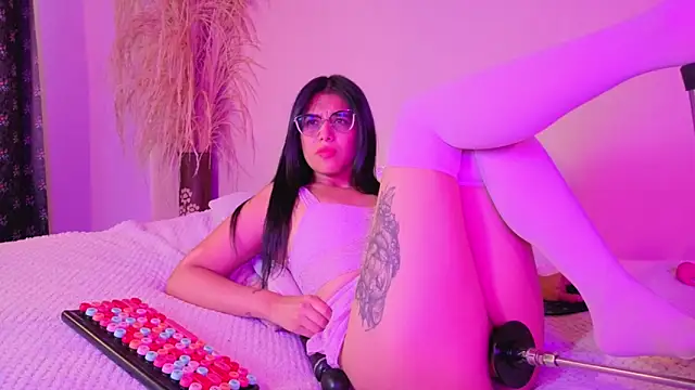 Snapshot of Sub_Scarlett chatting on 10-18-25, 01:56 Sub Scarlett online show from 10-18-25, 01:56