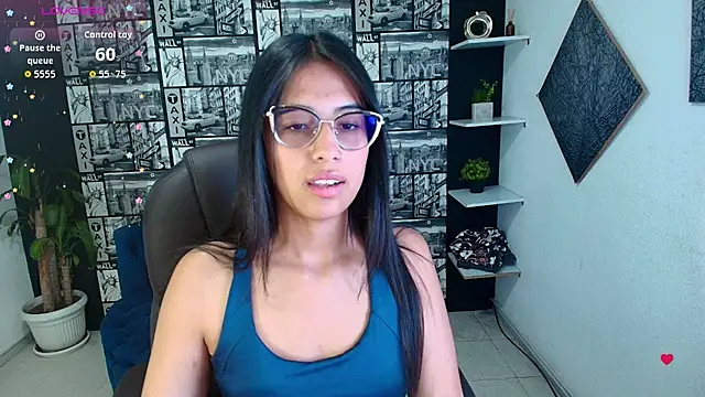 Snapshot of Sub_Scarlett chatting on 11-25-25, 01:00 Sub Scarlett online show from 11-25-25, 01:00