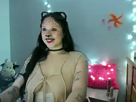 Snapshot of _Emily_vixen chatting on 10-21-25, 03:40  Emily vixen online show from 10-21-25, 03:40