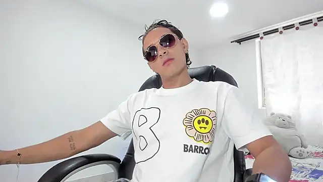 Snapshot of Hayden_Boy_ chatting on 10-16-25, 01:45 Hayden Boy online show from 10-16-25, 01:45