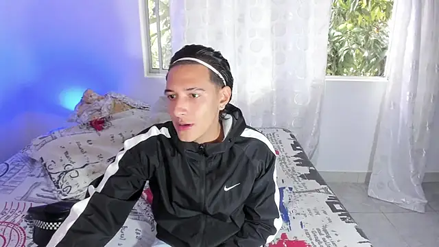 Snapshot of Hayden_Boy_ chatting on 10-18-25, 01:23 Hayden Boy online show from 10-18-25, 01:23