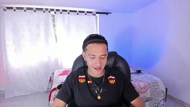 Snapshot of Hayden_Boy_ chatting on 10-21-25, 01:12 Hayden Boy online show from 10-21-25, 01:12