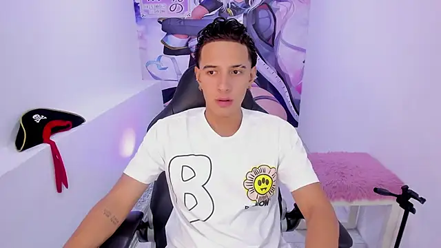 Snapshot of Hayden_Boy_ chatting on 10-30-25, 01:01 Hayden Boy online show from 10-30-25, 01:01