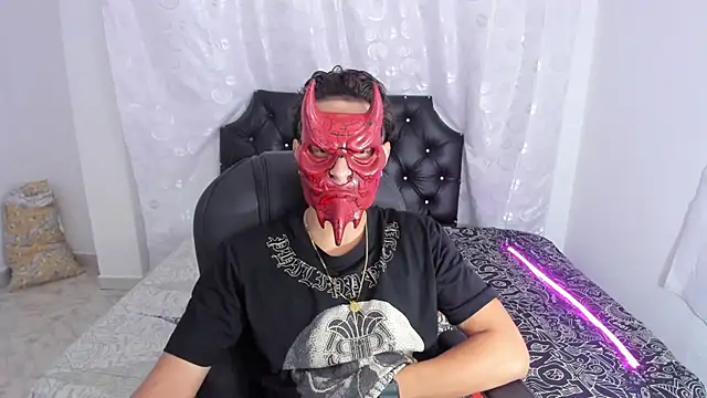 Snapshot of Hayden_Boy_ chatting on 10-31-25, 01:01 Hayden Boy online show from 10-31-25, 01:01