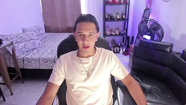 Snapshot of Hayden_Boy_ chatting on 11-08-25, 08:51 Hayden Boy online show from 11-08-25, 08:51