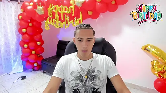 Snapshot of Hayden_Boy_ chatting on 11-13-25, 08:52 Hayden Boy online show from 11-13-25, 08:52