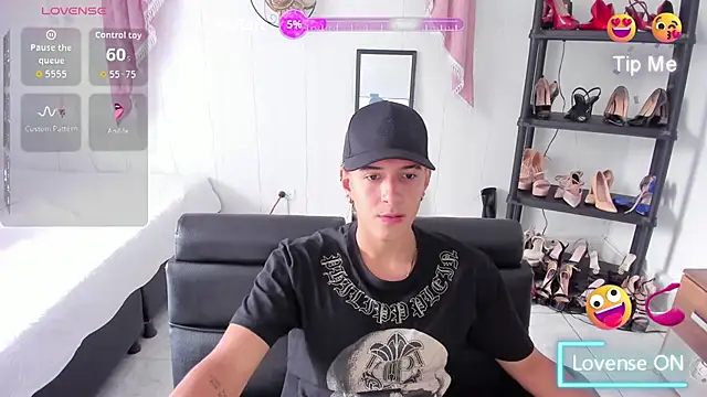 Snapshot of Hayden_Boy_ chatting on 11-21-25, 07:01 Hayden Boy online show from 11-21-25, 07:01