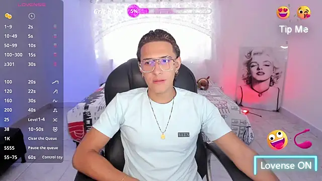 Snapshot of Hayden_Boy_ chatting on 11-29-25, 06:22 Hayden Boy online show from 11-29-25, 06:22