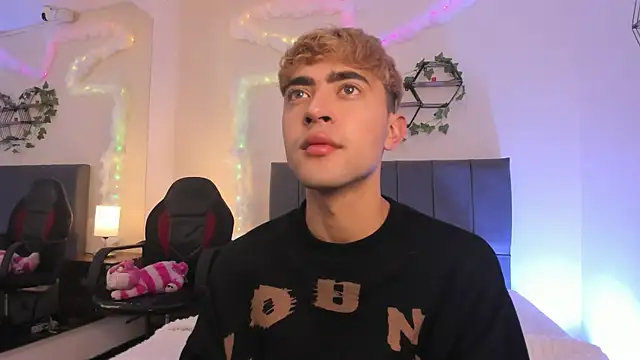 JustinCastiblanco online show from 12-03-25, 11:19