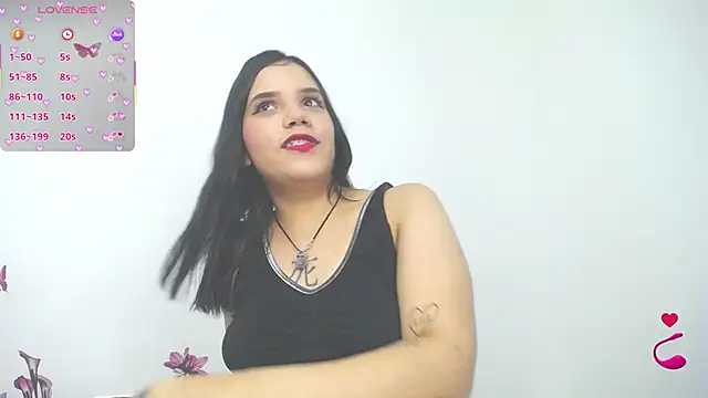 Snapshot of issa_bella18 chatting on 11-18-25, 03:23 issa bella18 online show from 11-18-25, 03:23