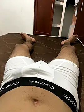 Muchachito18 online show from 11-05-25, 04:12