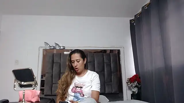 Salmma Milf online show from 05-19-26, 11:49