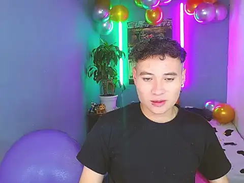 Latin boysxxxx online show from 10-15-25, 11:49