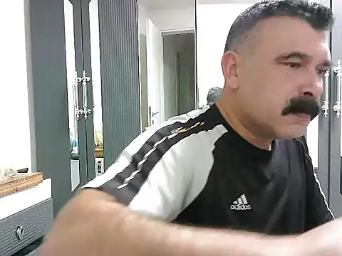 Snapshot of meroglu45 chatting on 10-20-25, 06:19 meroglu45 online show from 10-20-25, 06:19