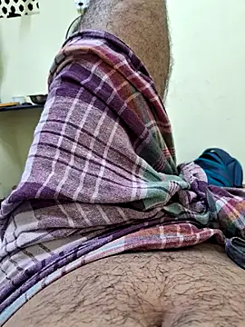 Snapshot of DesiVideo00 chatting on 10-17-25, 04:31 DesiVideo00 online show from 10-17-25, 04:31