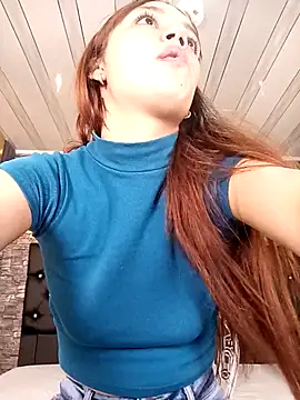 Arianaa Toro online show from 10-27-25, 02:21