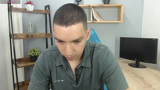 Snapshot of Axel_Stones_ chatting on 10-20-25, 01:44 Axel Stones  online show from 10-20-25, 01:44