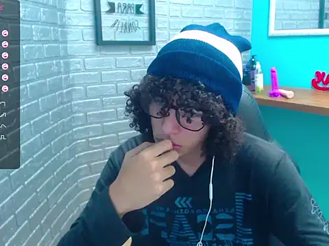 Snapshot of Mike_Miiller_ chatting on 11-07-25, 04:51 Mike Miiller online show from 11-07-25, 04:51