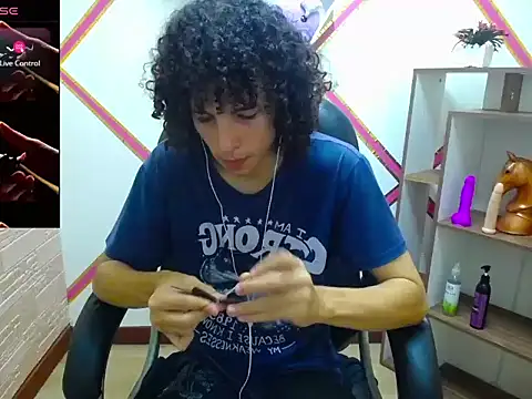 Snapshot of Mike_Miiller_ chatting on 11-18-25, 04:11 Mike Miiller online show from 11-18-25, 04:11