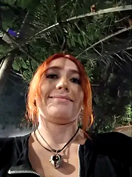 Snapshot of EvelynCrow_ chatting on 10-19-25, 01:17 EvelynCrow online show from 10-19-25, 01:17