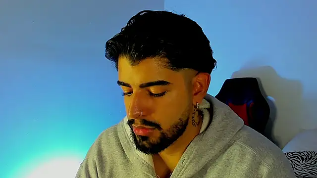 maximo black  online show from 10-20-25, 10:10