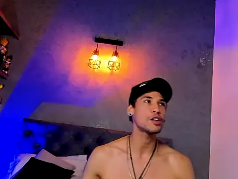 Snapshot of MaxHuston chatting on 10-25-25, 07:27 MaxHuston online show from 10-25-25, 07:27