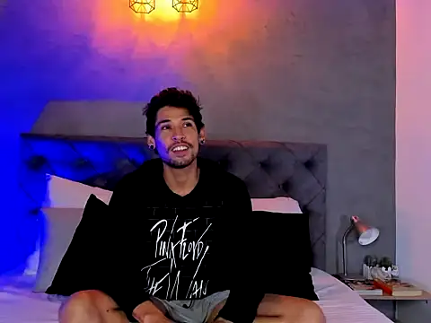 Snapshot of MaxHuston chatting on 11-14-25, 07:07 MaxHuston online show from 11-14-25, 07:07