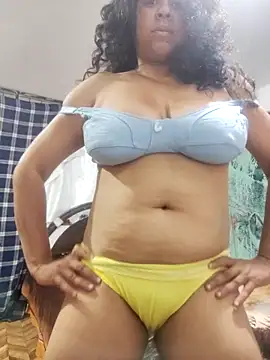 Snapshot of Karenmtroconiz chatting on 12-15-25, 02:54 Karenmtroconiz online show from 12-15-25, 02:54