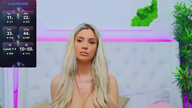 Snapshot of AriannaSins chatting on 12-30-24, 01:36 AriannaSins online show from 12-30-24, 01:36