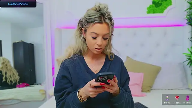 Snapshot of AriannaSins chatting on 01-04-25, 01:10 AriannaSins online show from 01-04-25, 01:10