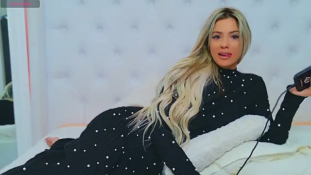 Snapshot of AriannaSins chatting on 01-24-25, 04:28 AriannaSins online show from 01-24-25, 04:28