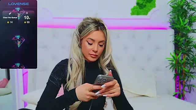 Snapshot of AriannaSins chatting on 02-05-25, 07:42 AriannaSins online show from 02-05-25, 07:42