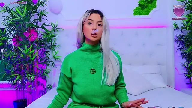 Snapshot of AriannaSins chatting on 09-30-25, 12:21 AriannaSins online show from 09-30-25, 12:21