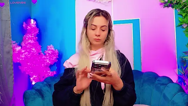 Snapshot of AriannaSins chatting on 05-16-26, 03:58 AriannaSins online show from 05-16-26, 03:58