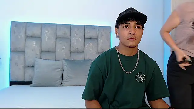 Snapshot of SweetAndSinful chatting on 10-20-25, 03:29 SweetAndSinful online show from 10-20-25, 03:29