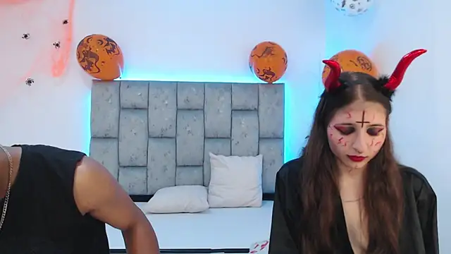 Snapshot of SweetAndSinful chatting on 10-31-25, 03:40 SweetAndSinful online show from 10-31-25, 03:40