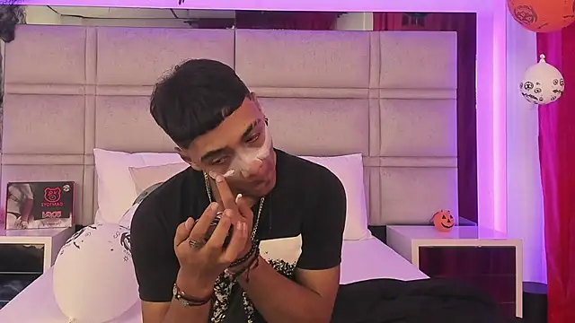 Snapshot of SweetAndSinful chatting on 11-01-25, 04:36 SweetAndSinful online show from 11-01-25, 04:36