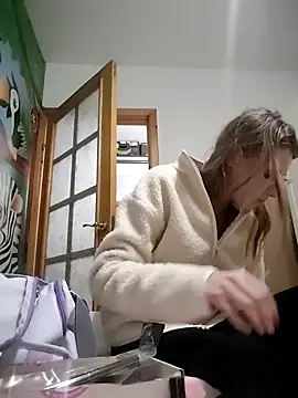 SandyCassie online show from 12-21-25, 07:21