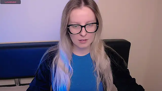 Snapshot of AllaLeomz chatting on 10-30-25, 07:54 AllaLeomz online show from 10-30-25, 07:54