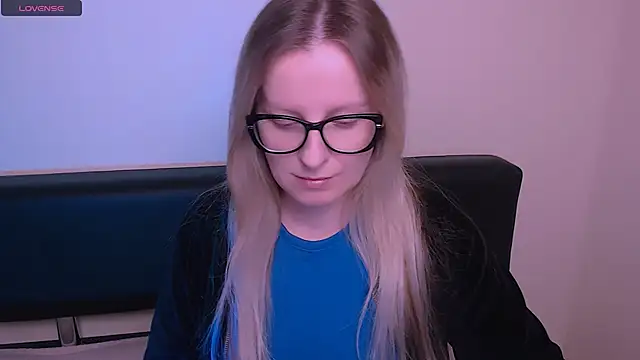 Snapshot of AllaLeomz chatting on 11-05-25, 08:03 AllaLeomz online show from 11-05-25, 08:03