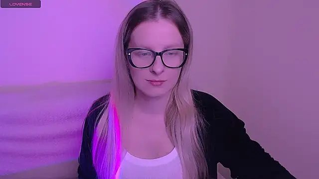 Snapshot of AllaLeomz chatting on 11-06-25, 08:04 AllaLeomz online show from 11-06-25, 08:04