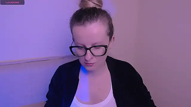 Snapshot of AllaLeomz chatting on 11-07-25, 08:25 AllaLeomz online show from 11-07-25, 08:25