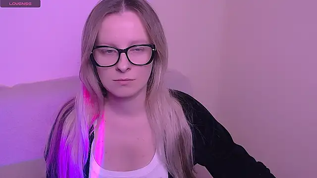 Snapshot of AllaLeomz chatting on 11-10-25, 08:02 AllaLeomz online show from 11-10-25, 08:02