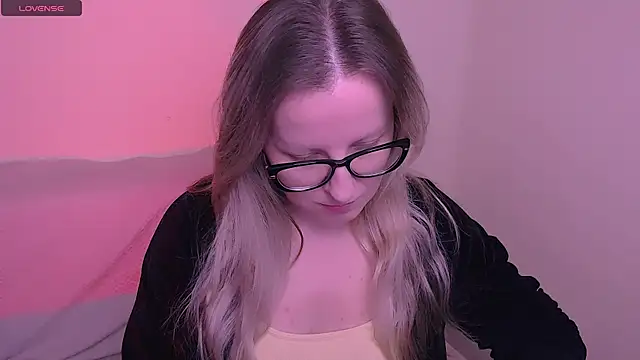 Snapshot of AllaLeomz chatting on 11-11-25, 08:03 AllaLeomz online show from 11-11-25, 08:03