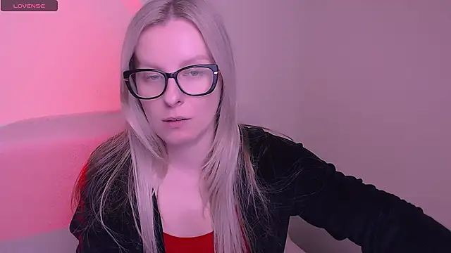 Snapshot of AllaLeomz chatting on 11-14-25, 08:35 AllaLeomz online show from 11-14-25, 08:35