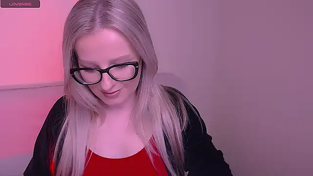 Snapshot of AllaLeomz chatting on 11-15-25, 08:00 AllaLeomz online show from 11-15-25, 08:00