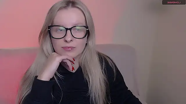 Snapshot of AllaLeomz chatting on 11-25-25, 08:14 AllaLeomz online show from 11-25-25, 08:14