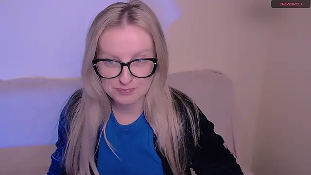 Snapshot of AllaLeomz chatting on 11-26-25, 12:28 AllaLeomz online show from 11-26-25, 12:28